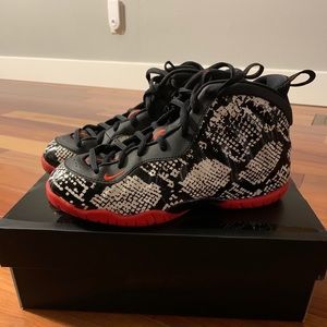 Boys Nike Posite One basketball shoes